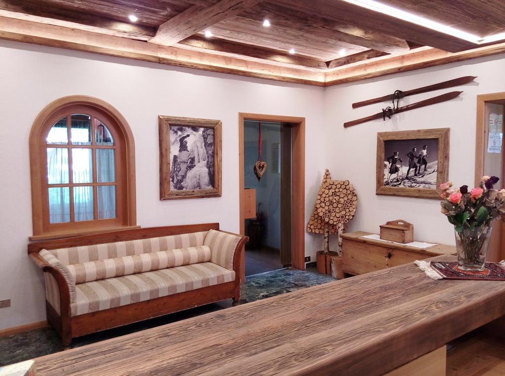 B&B Garni Villa Campitello 캄피텔로디파사 외부 사진