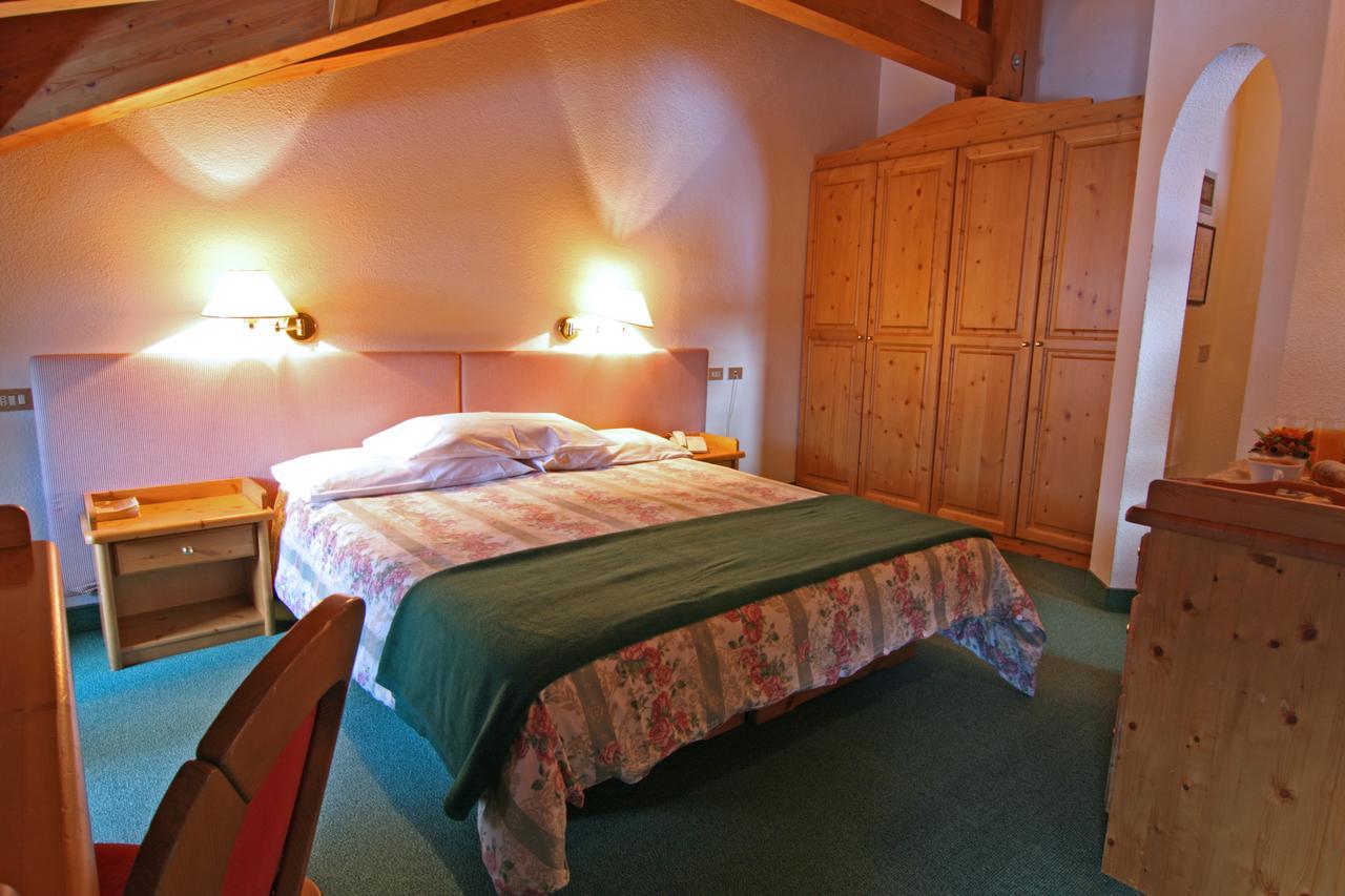 B&B Garni Villa Campitello 캄피텔로디파사 외부 사진