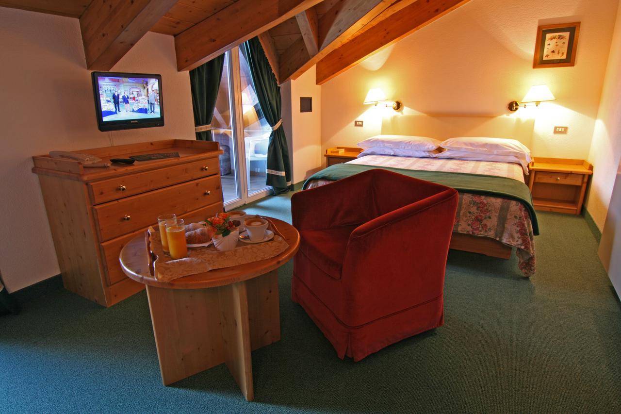 B&B Garni Villa Campitello 캄피텔로디파사 외부 사진